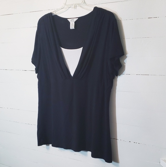Faux 2-pc Short Sleeve Top      0025 - Picture 2 of 6